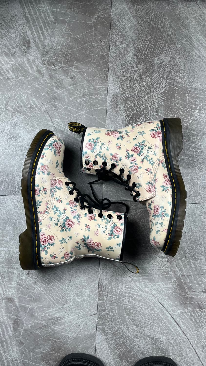 닥터마틴 플로럴 245 상품이미지2