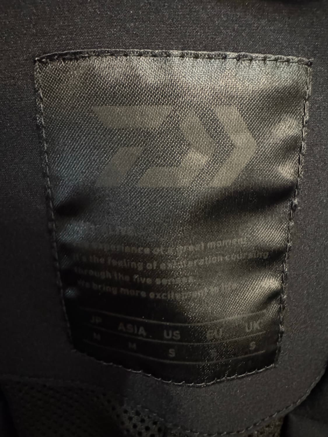 [M] 다이와피어39 테크 루즈 2B 자켓 트윌 블랙 상품이미지4