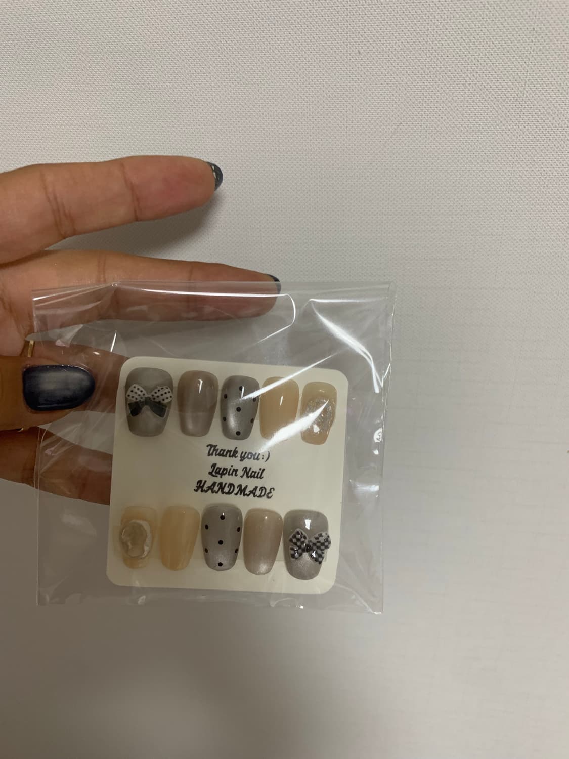 리본 도트 수제 네일팁 / M사이즈 숏코핀 상품이미지1