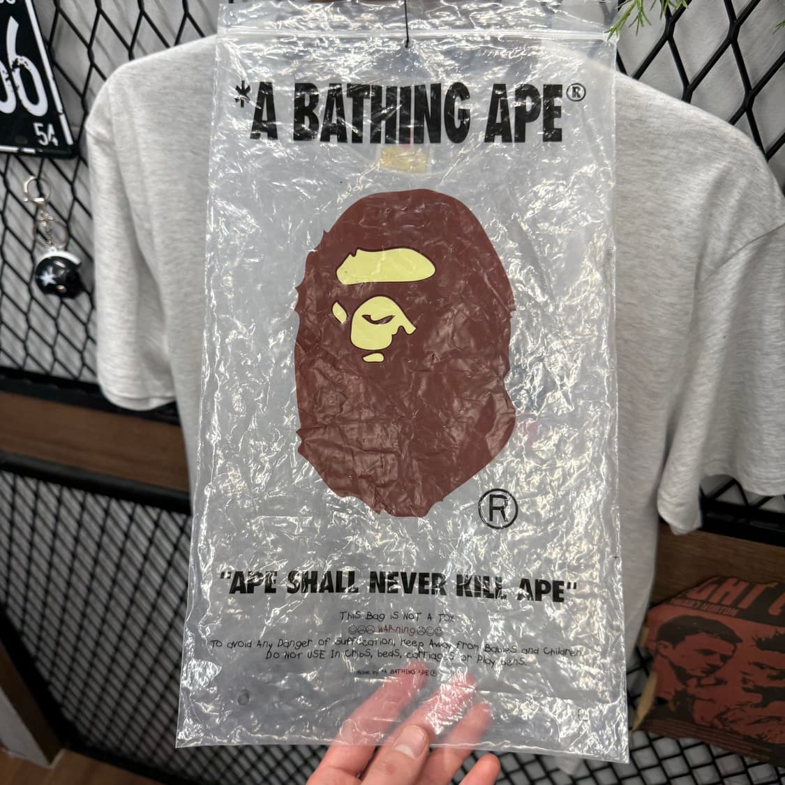 베이프 X 스투시 반팔티 후면 빅로고 포인트 화이트 그레이 상품이미지8