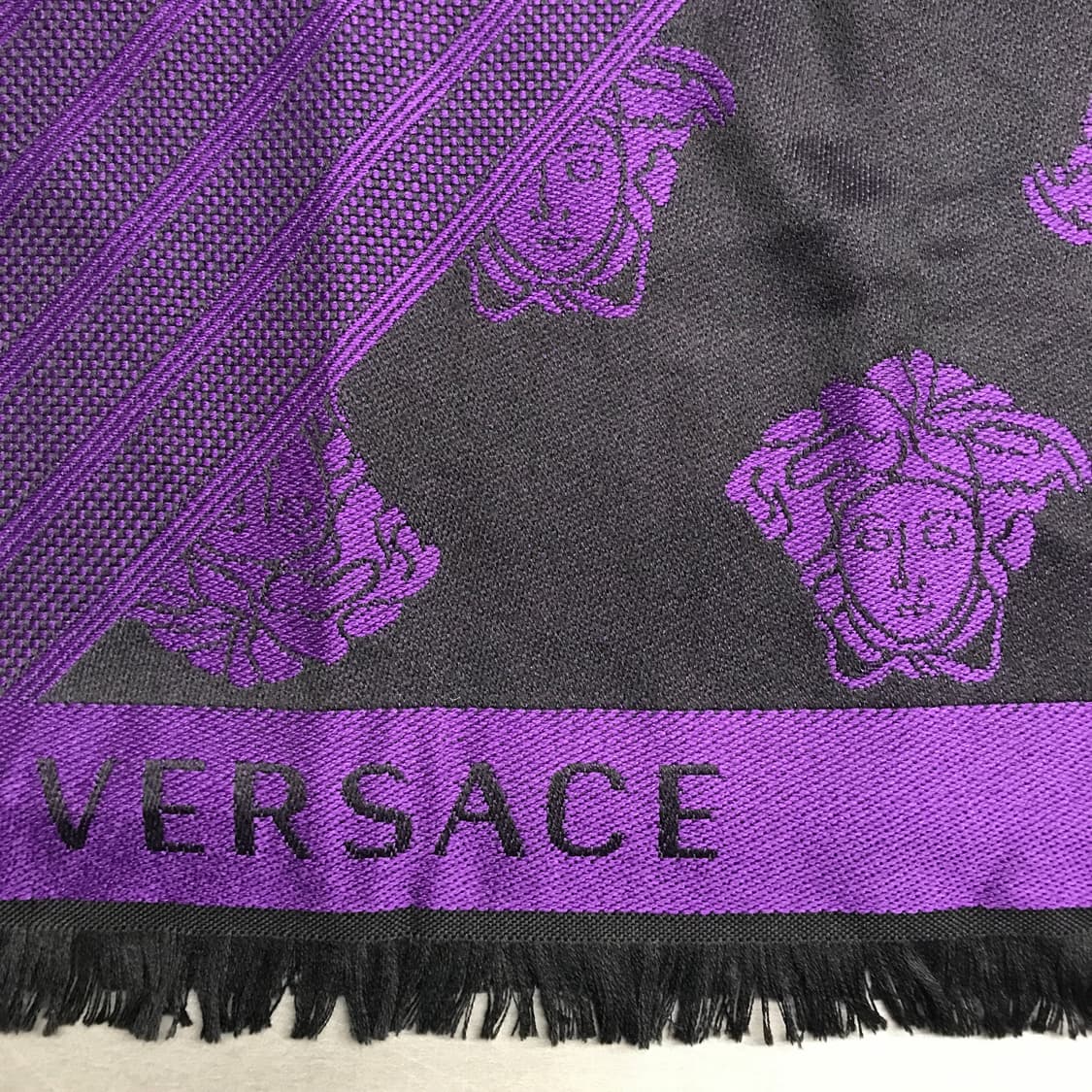베르사체 메두사 머플러 퍼플 상품이미지5