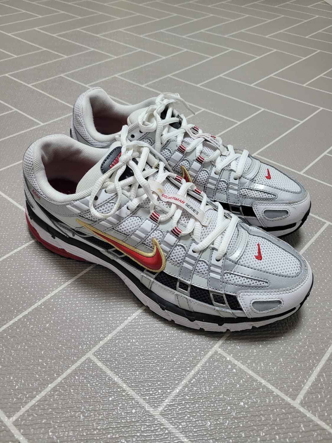 나이키 P-6000 메탈릭 실버 레드 280 상품이미지1