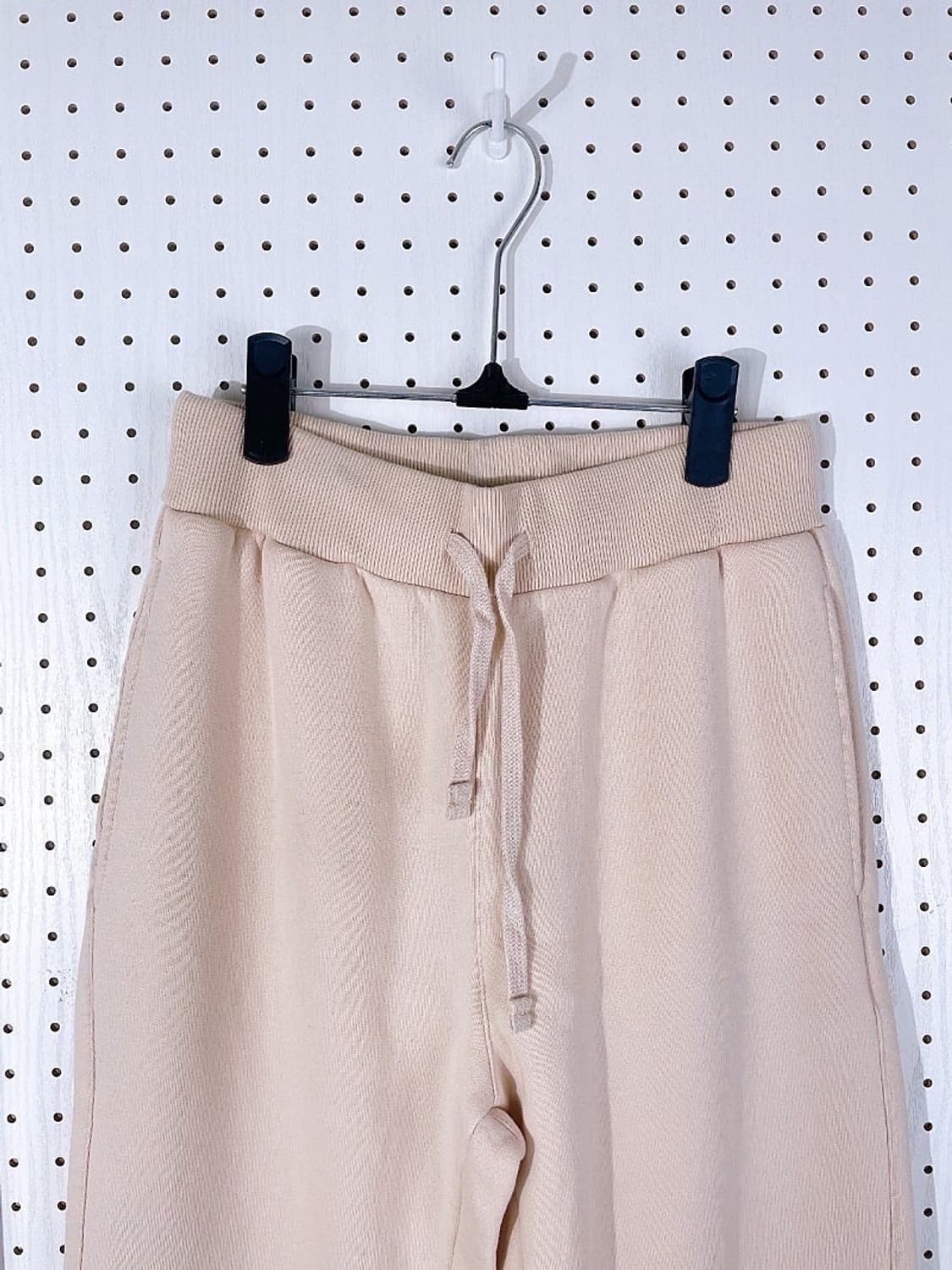 (정품/새상품) 알릭스 공용 베이지 로고 패치 기모 스웻팬츠 상품이미지2