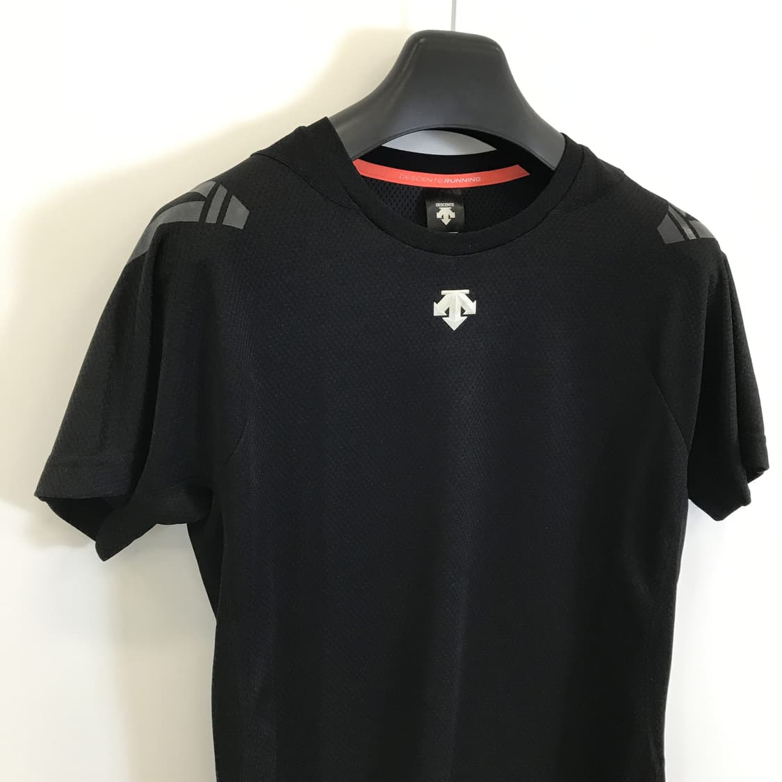 데상트 DTR 러닝 스판티셔츠 [100] 상품이미지2