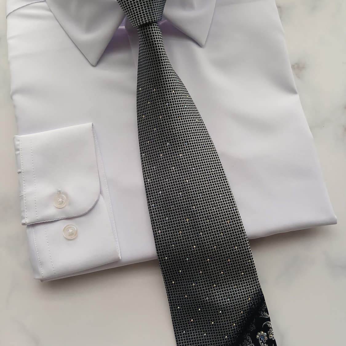 웅가로 실크 네이비 플라워 자수 넥타이 8.5cm A+등급 A18707
 상품이미지5