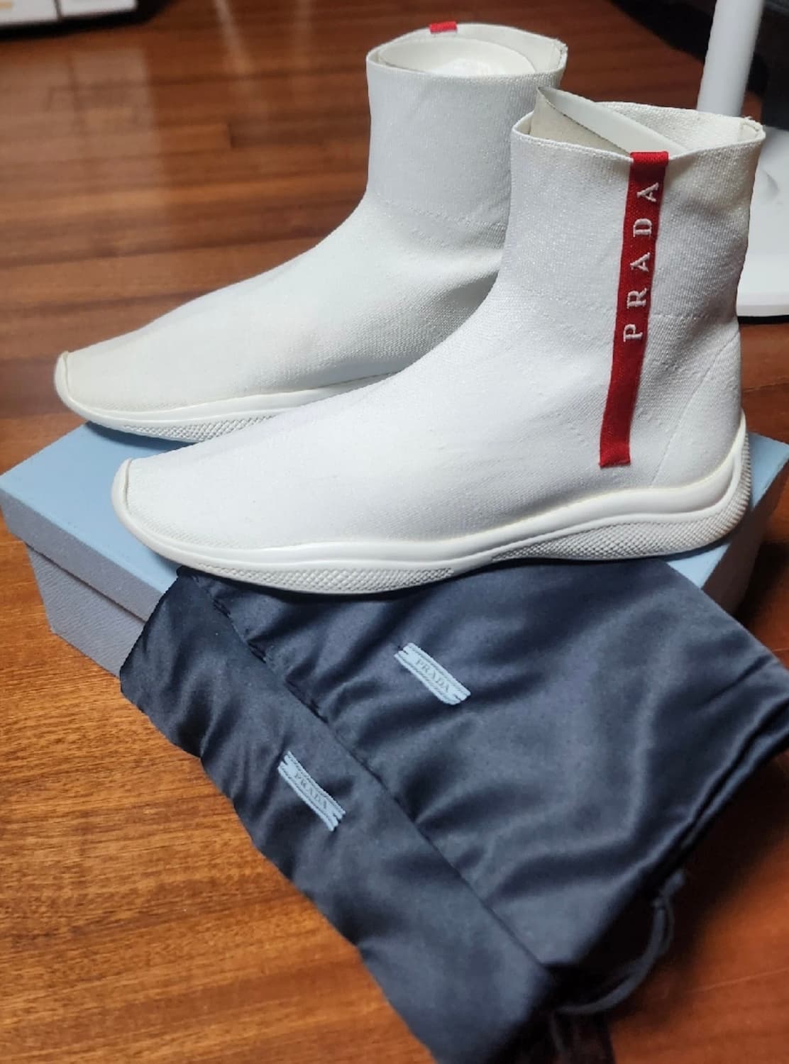 프라다 삭스 스니커즈 상품이미지1