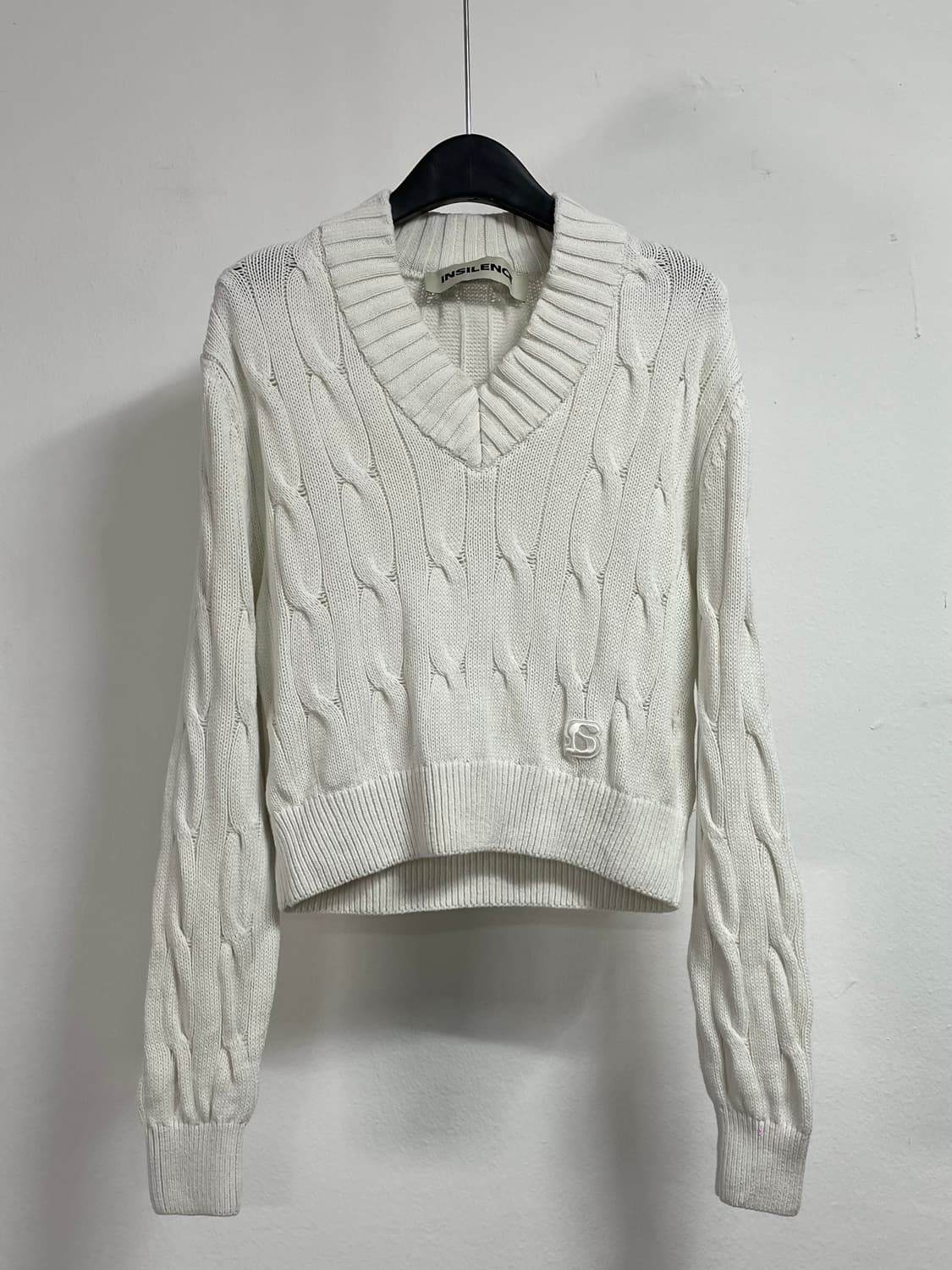 인사일런스 우먼스 화이트 케이블 크롭 니트 (on.147)   상품이미지1