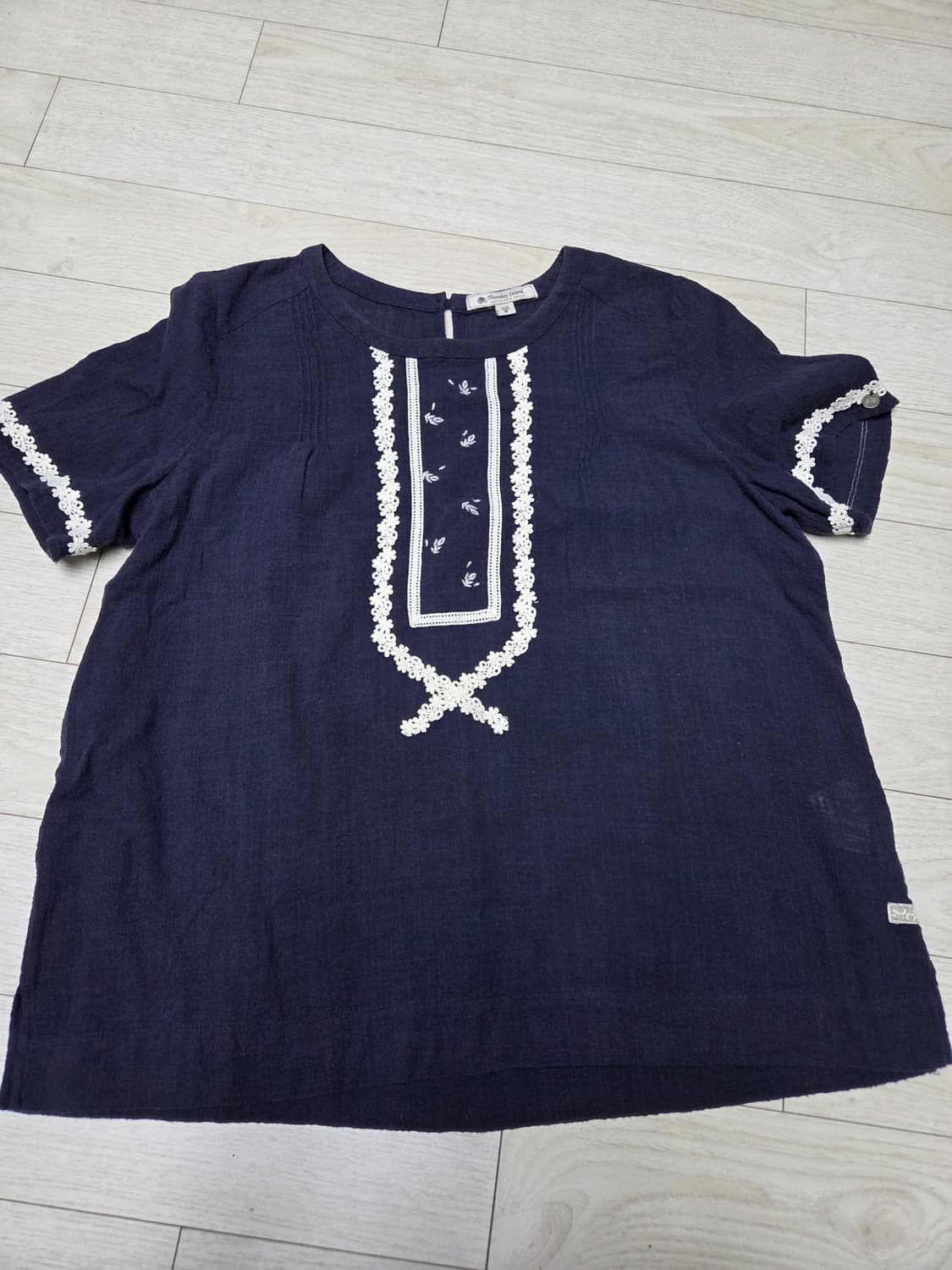 써스데이아일랜드 플라워 패턴 티셔츠 상품이미지1