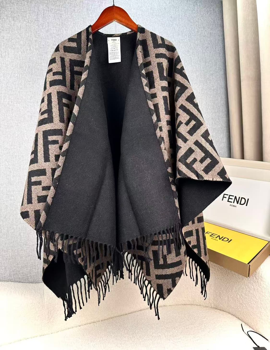 FENDI 구미풍 케이프 울 캐시미어 니트 머플러 여성용 상품이미지1