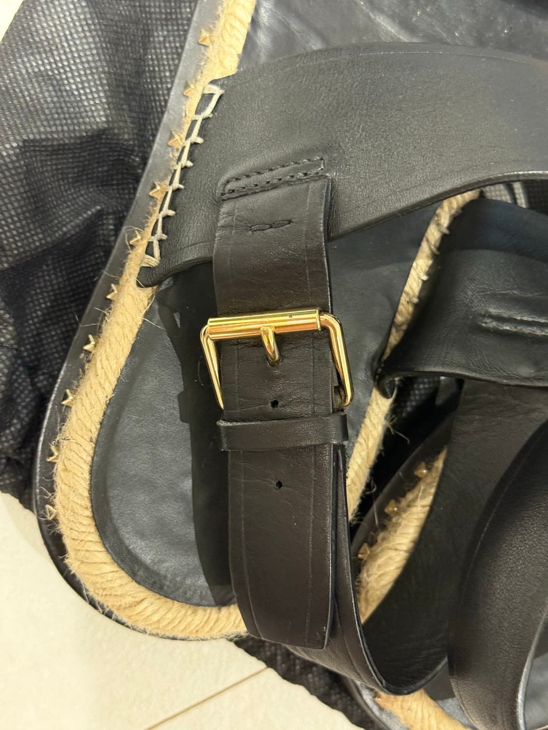 발렌티노 가라버니 Valentino Garavani 락스터드 에스파듀 샌 상품이미지8