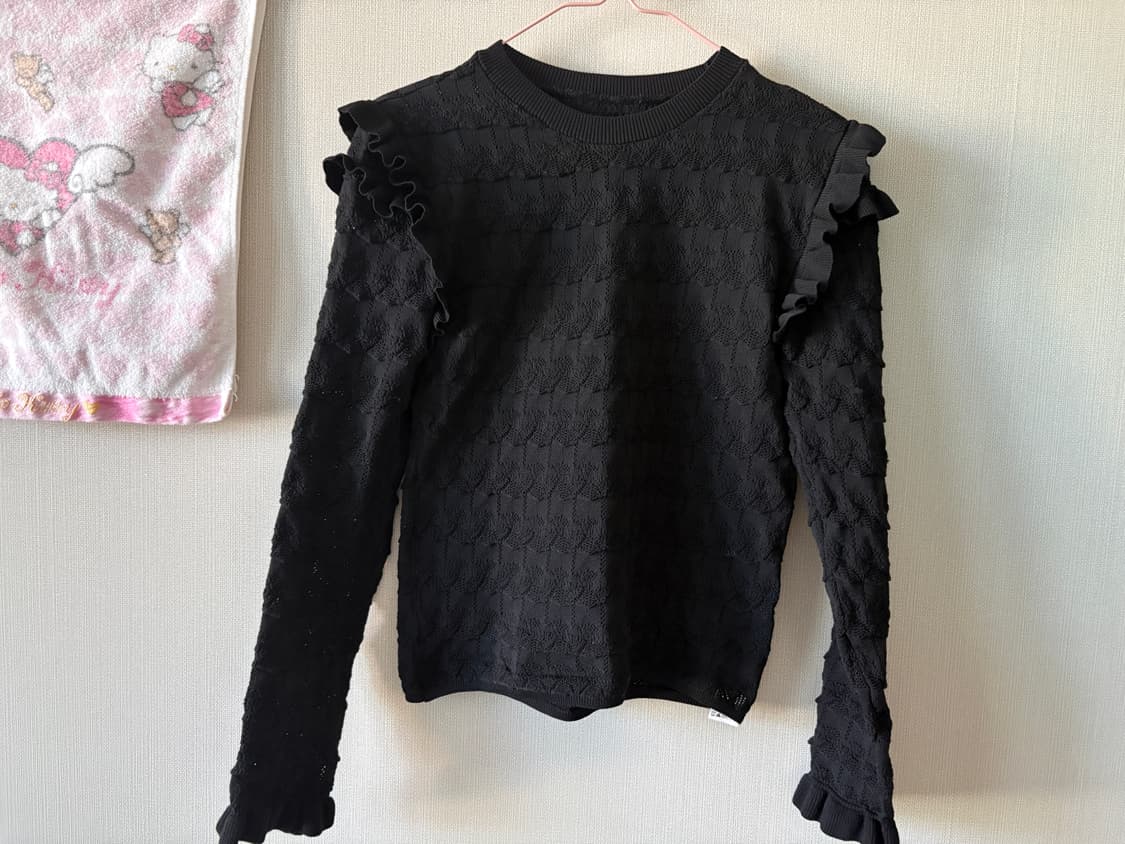 프릴디테일 블랙니트 상품이미지1