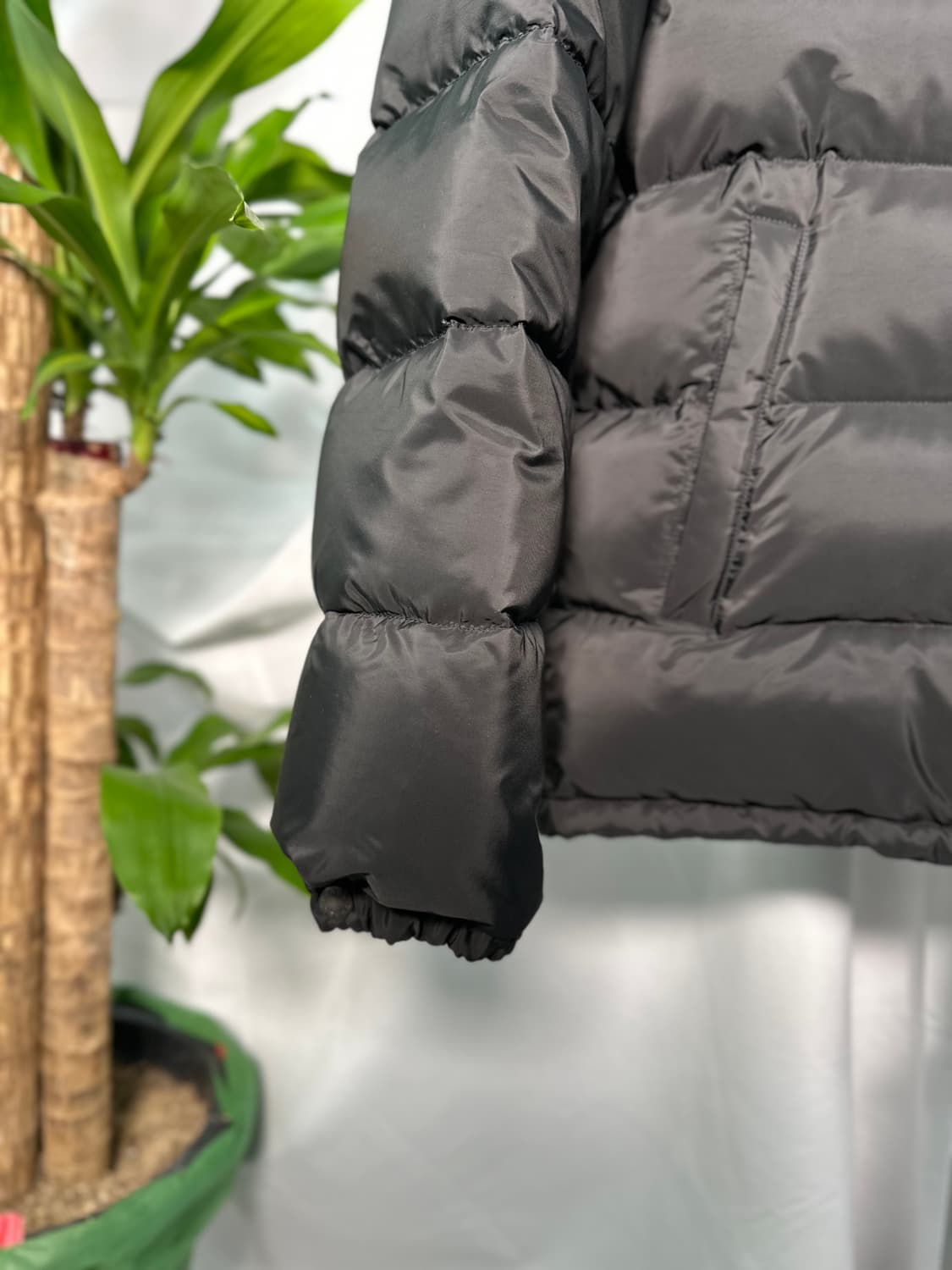 [정품] 프라다 트라이앵글 로고 다운 패딩 (50사이즈) 상품이미지5