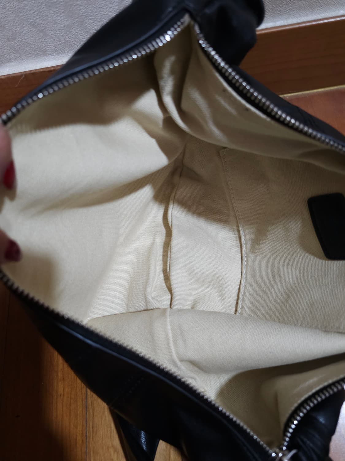 르메르 스몰 크루아상 백 소프트 나파레더블랙 상품이미지8