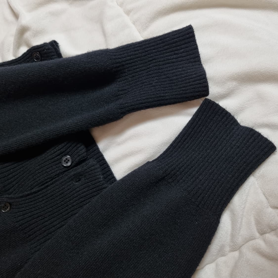 마뗑킴 타이포 패치 라운드 가디건 블랙 상품이미지3