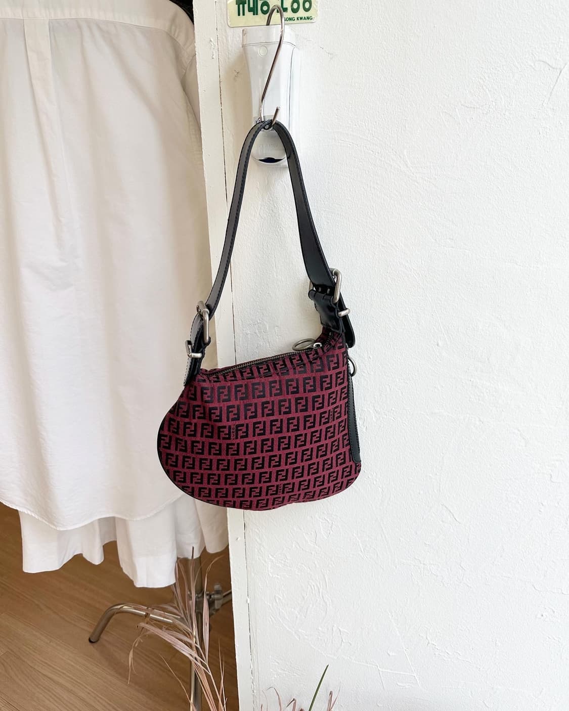 펜디 버건디 주카패턴 버클 숄더백  상품이미지4