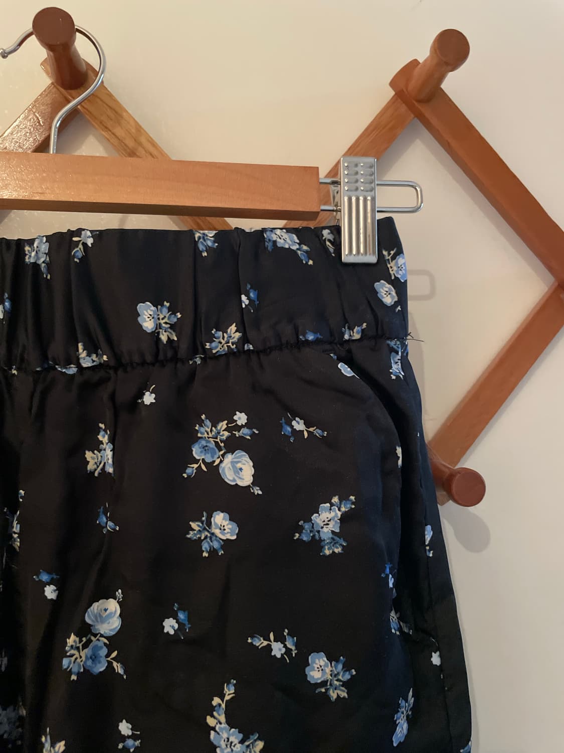 H&M Floral Satin-like Pants 상품이미지2