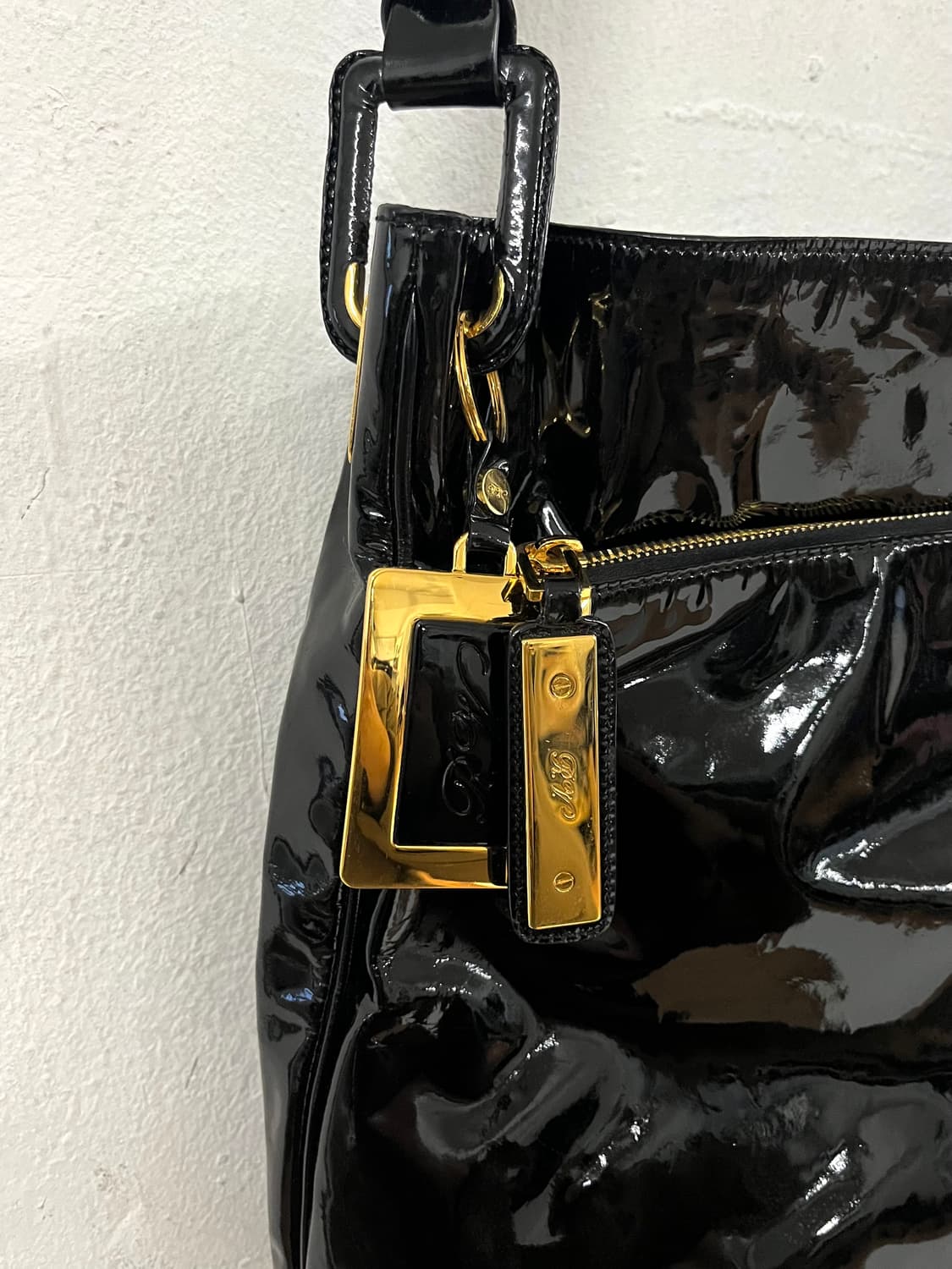 로저 비비에 페이던트 레더 체인 숄더백 상품이미지3