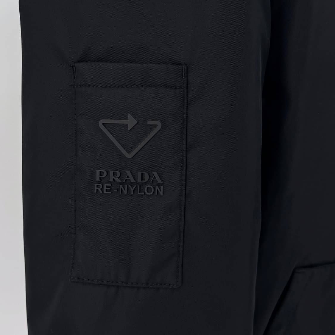 [46사이즈] 프라다 리나일론 삼각로고 후드 자켓 점퍼 (SGX681) 상품이미지7
