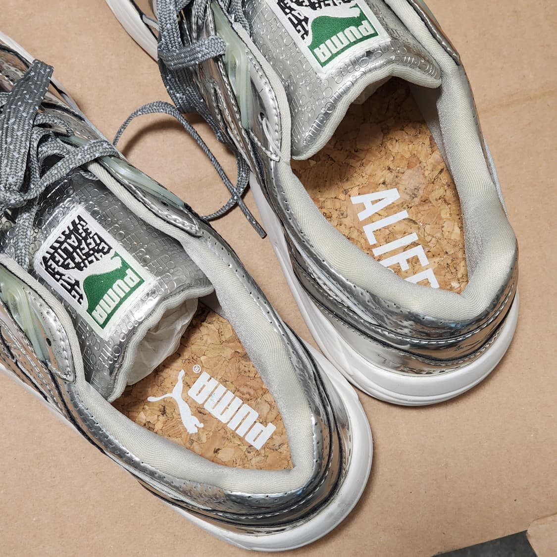 푸마 × 에이라이프 트리노믹 R698 상품이미지3