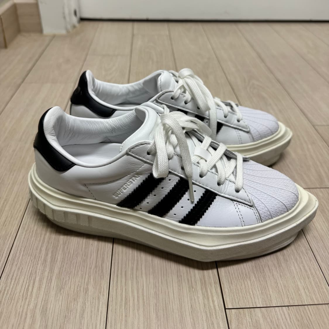 아디다스 슈퍼스타 비욘세 콜라보 235, 사용감 적음 상품이미지3