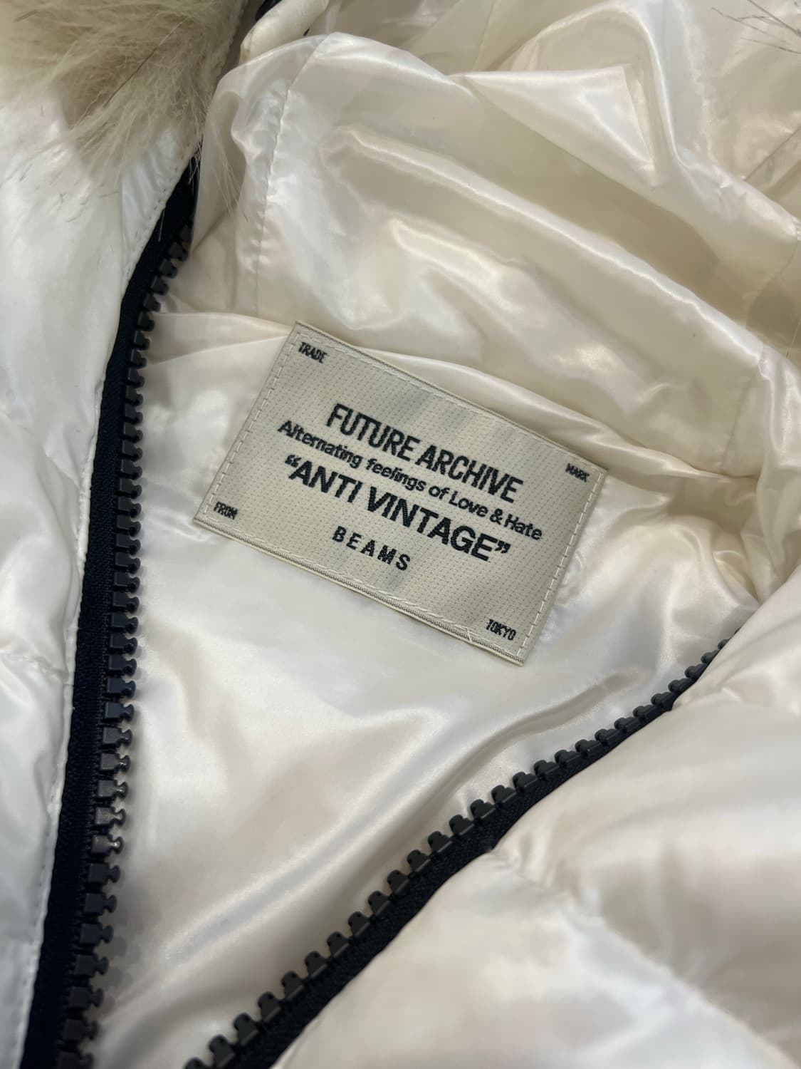 빔즈 퓨처 아카이브 울프죠 경량패딩 화이트 s 상품이미지5