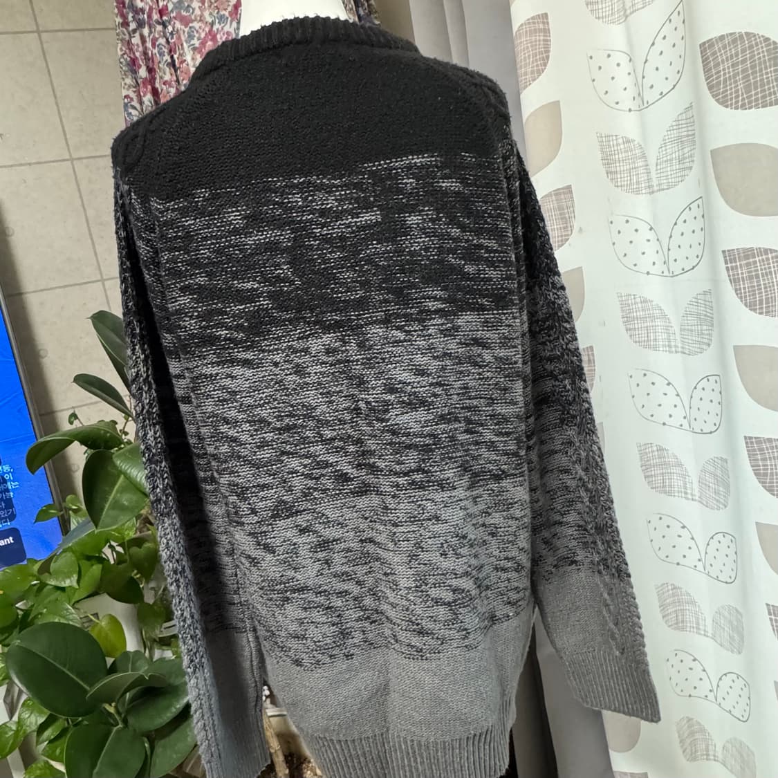 HUM 블랙그레이 그라데이션 니트 스웨터 상품이미지6