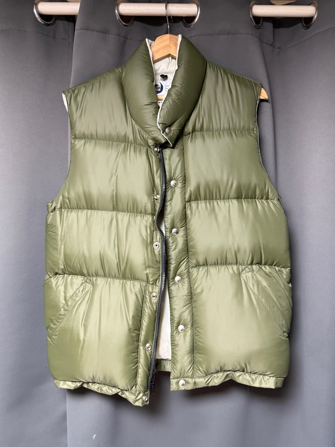 카키스 크레센트다운웍스 다운 베스트 올리브 M 상품이미지1