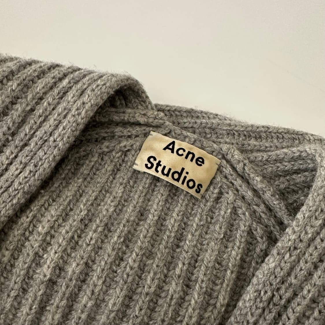 아크네스튜디오 acne studios 브이넥 니트 스웨터 상품이미지6