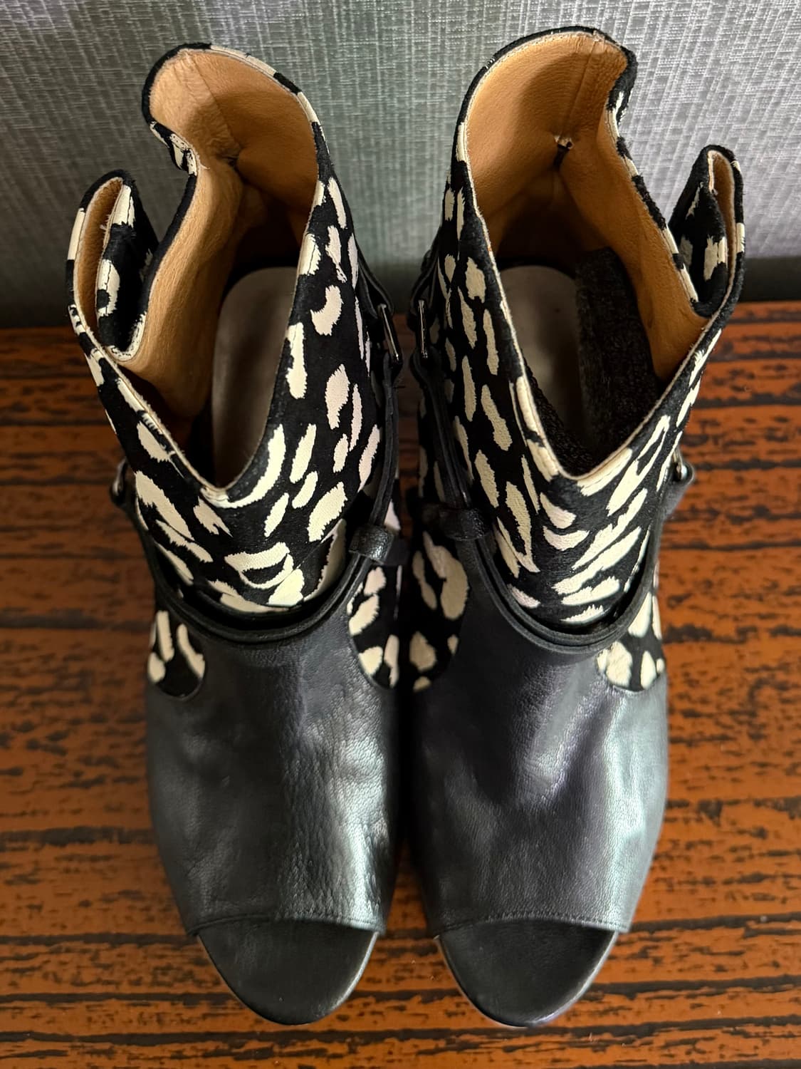 레오파드 배색 패턴 오픈토 버클 앵클 부츠 호피 블랙 레더 스트랩 부티 상품이미지7