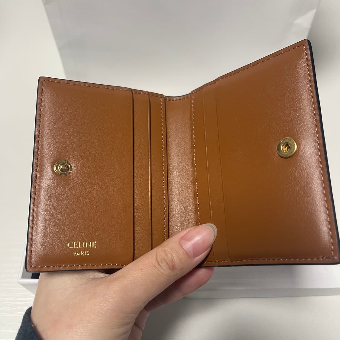 셀린느 트리옹프 카드지갑 새상품급 풀박 상품이미지2