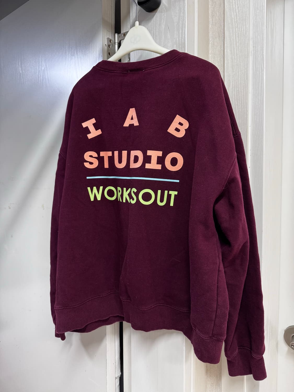 아이앱 스튜디오 버건디 맨투맨 티셔츠 상품이미지7