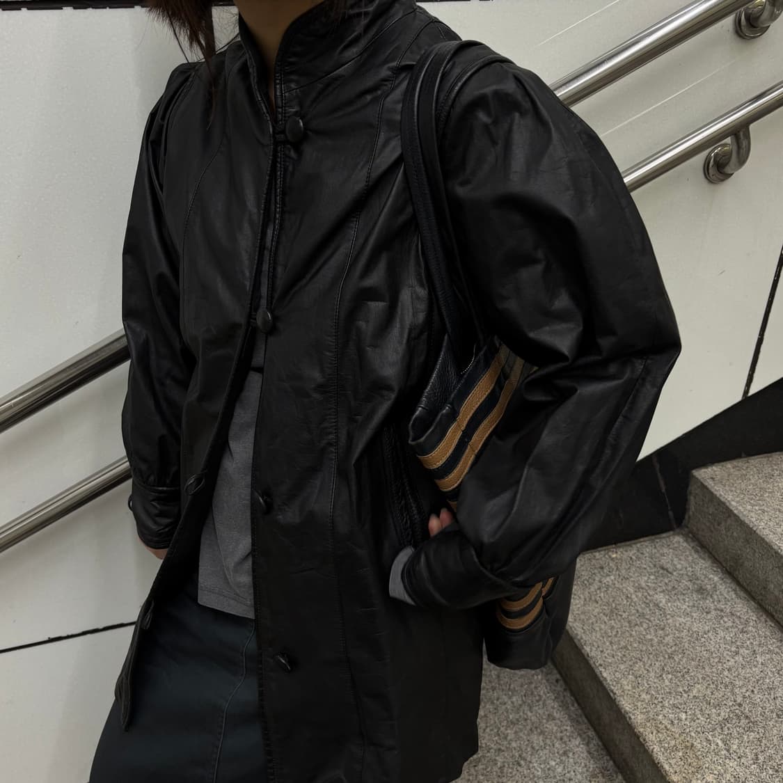 vtg cowhide button loop midi jacket 상품이미지3