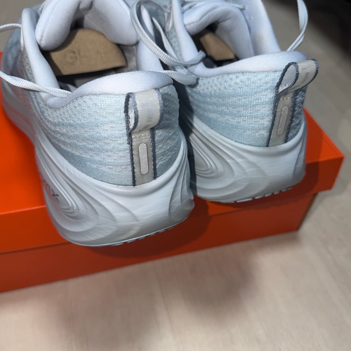 (270) 나이키 보메로 플러스 풋볼그레이 런닝화 상품이미지7