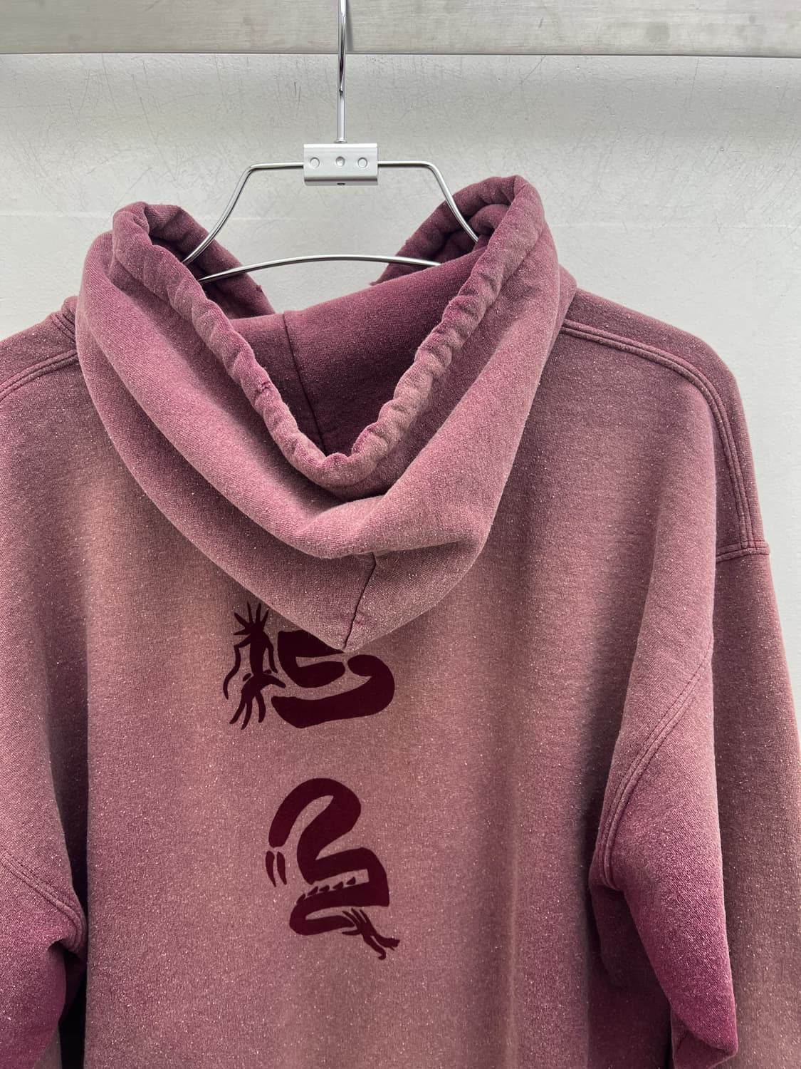 Sasquatchfabrix 이스트엔드 드래곤 폰트 후드 마룬 페이드 상품이미지3