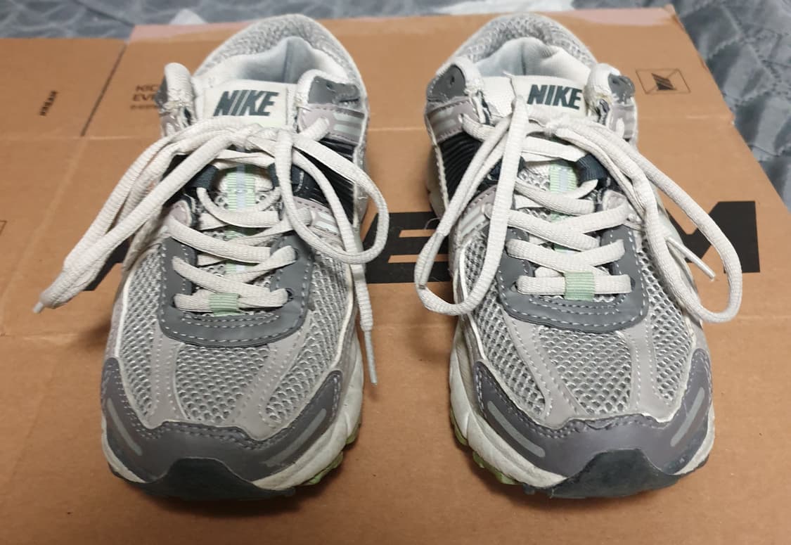 나이키 줌보메로5 코블스톤&플랫퓨어 스니커즈 (225) 상품이미지3