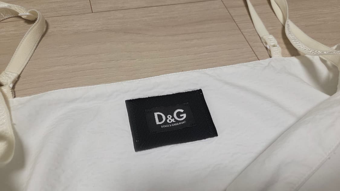 돌체앤가바나 리본 화이트 슬리브리스 블라우스 상품이미지4