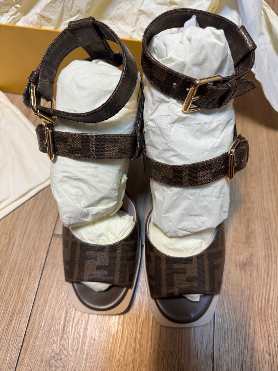 펜디 ff로고 샌들 37사이즈 상품이미지2