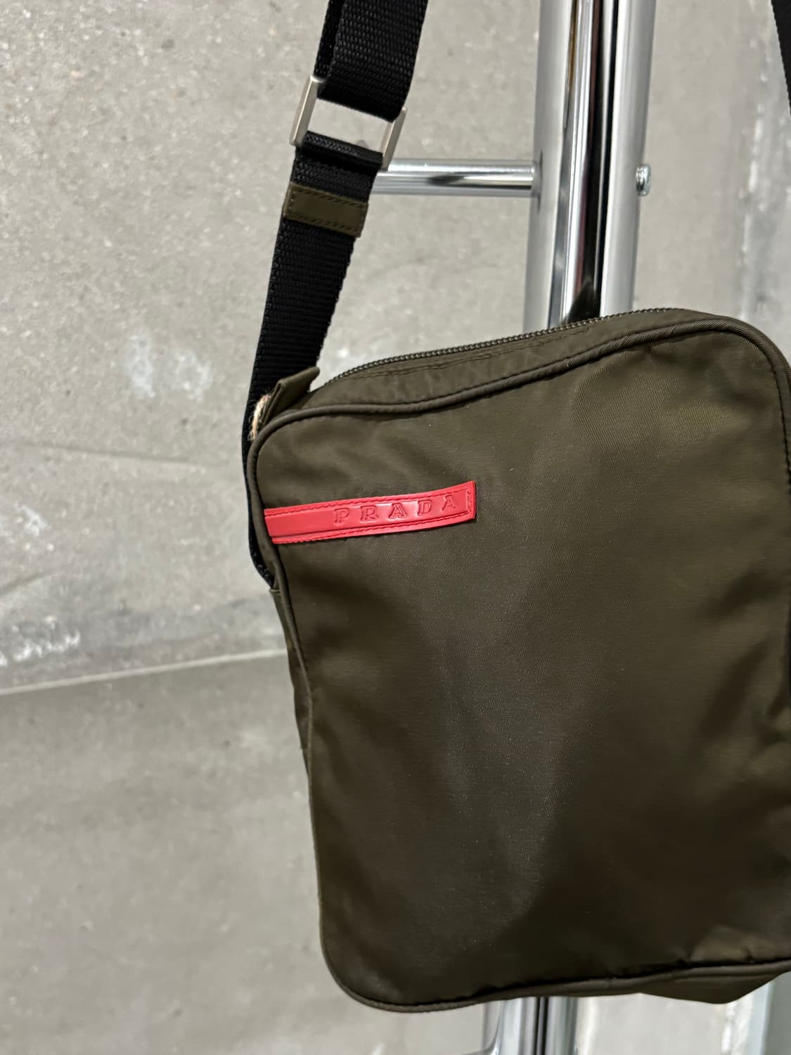 프라다 스포츠 크로스백 상품이미지2