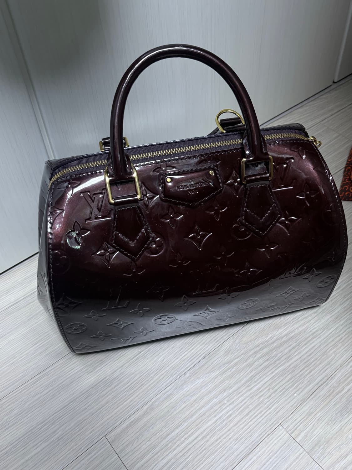 루이비통 모노그램 베르니 아마랑뜨 몬타나 토트백 상품이미지1