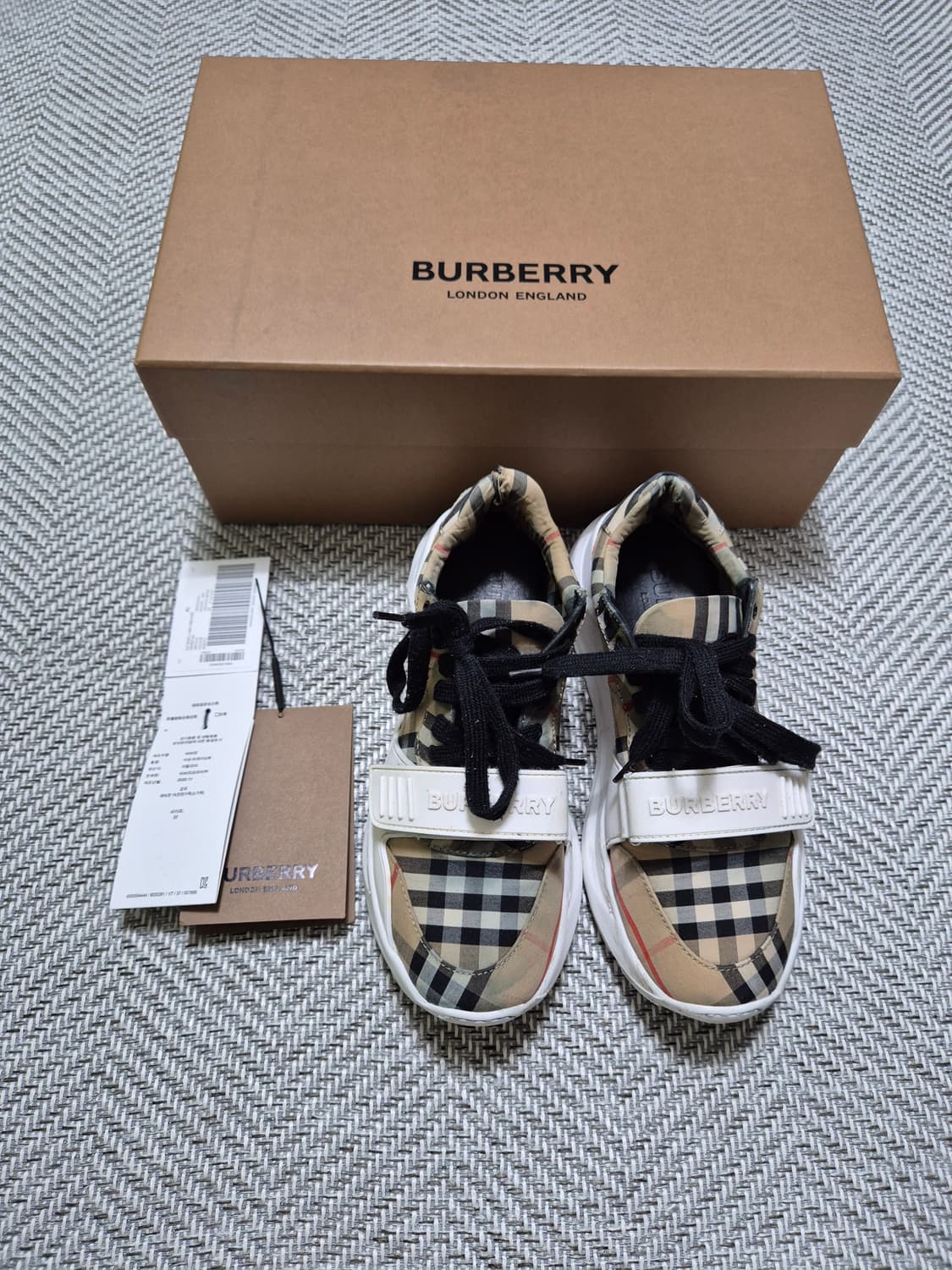 정품 백화점판 버버리 스니커즈 37 235-240 상품이미지1