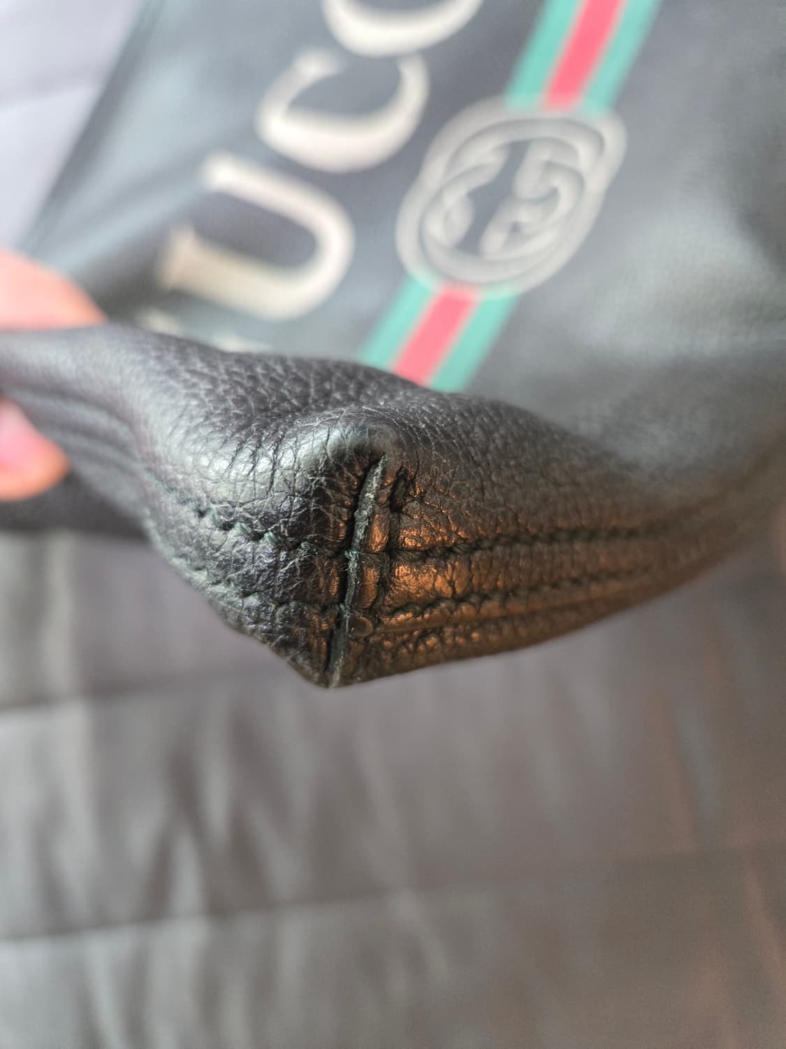 구찌 로고 프린트 레더 파우치 
포트 폴리오 클러치백 남녀공용 상품이미지6