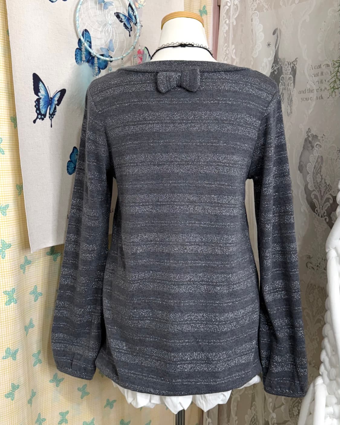 그레이 스트라이프 백 리본 니트 상품이미지4