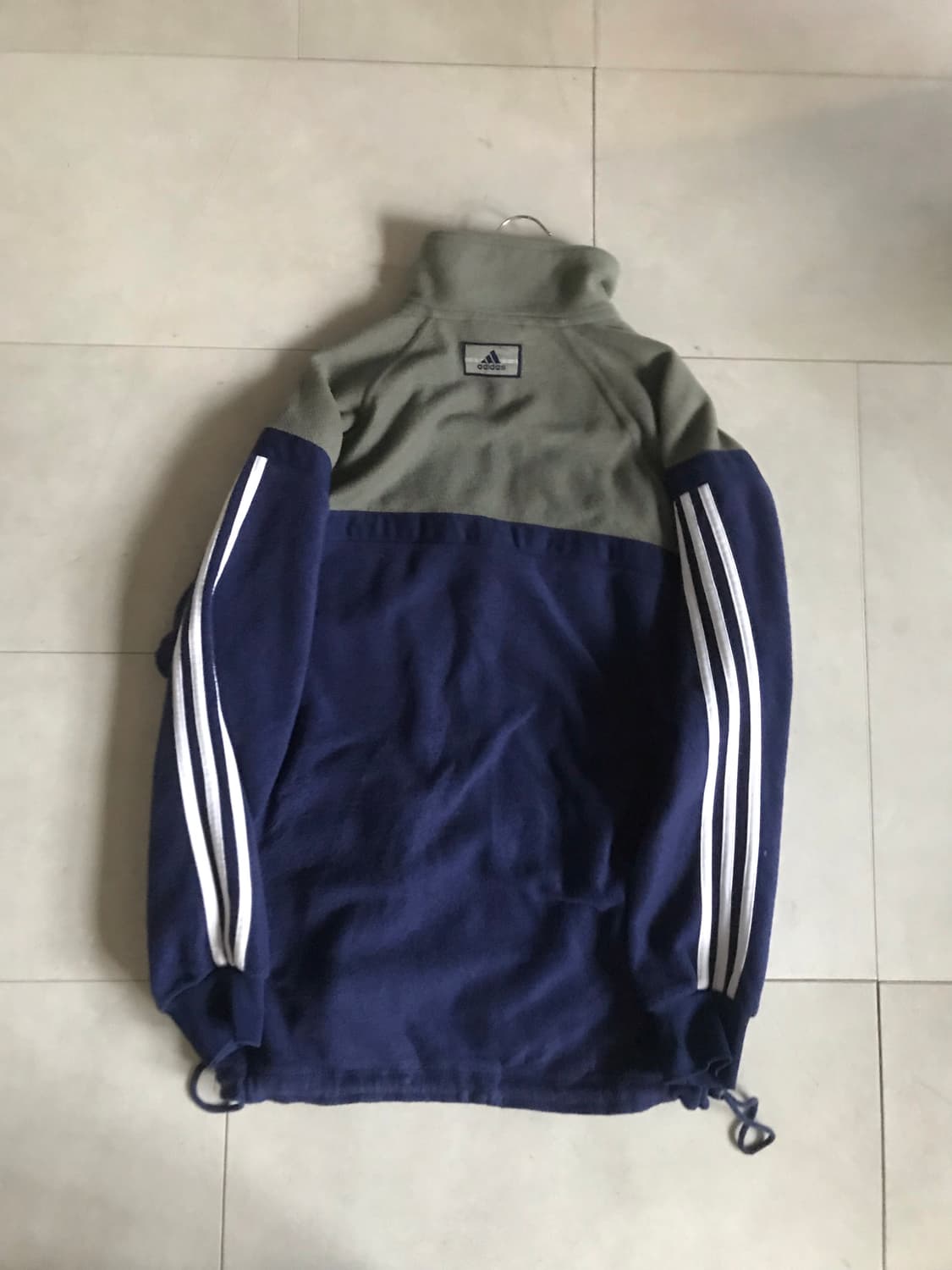 아디다스90s 카키 네이비 오버핏 후리스 상품이미지10