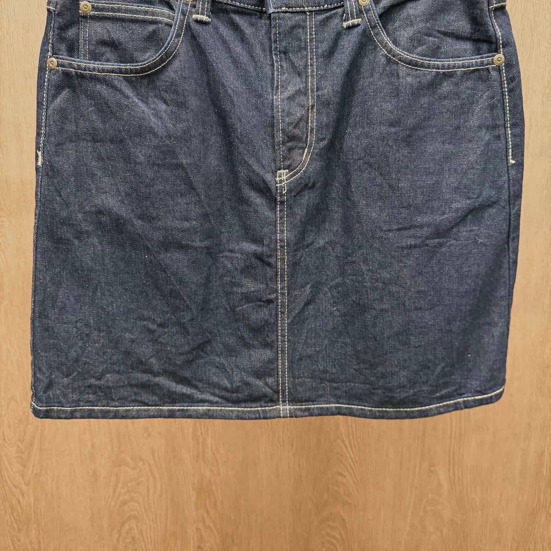 리 데님 미니 스커트 스티치 라인 골드 버튼 디테일 중청 상품이미지5