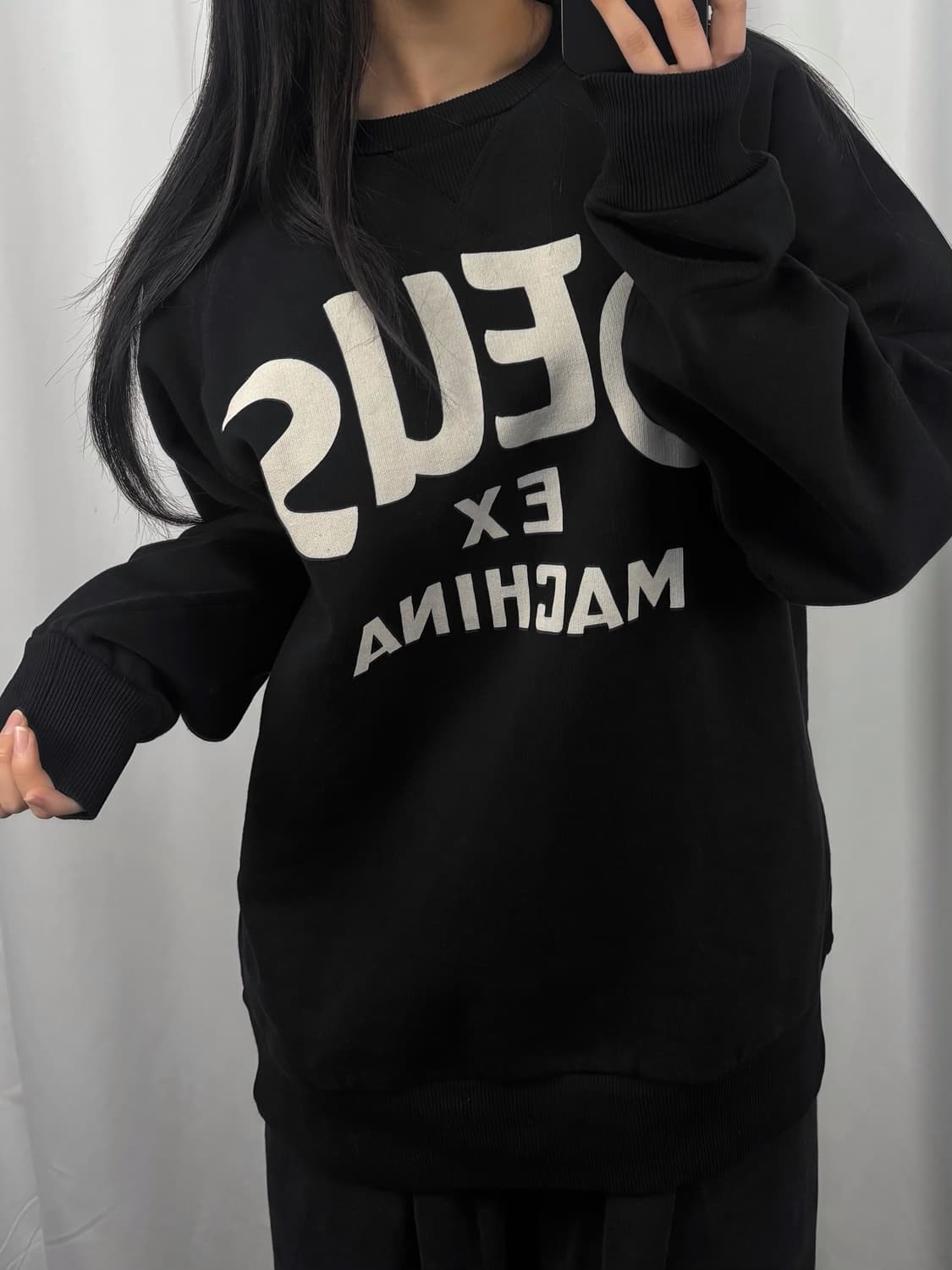 데우스 엑스 마키나 빅로고 블랙 맨투맨 상품이미지2