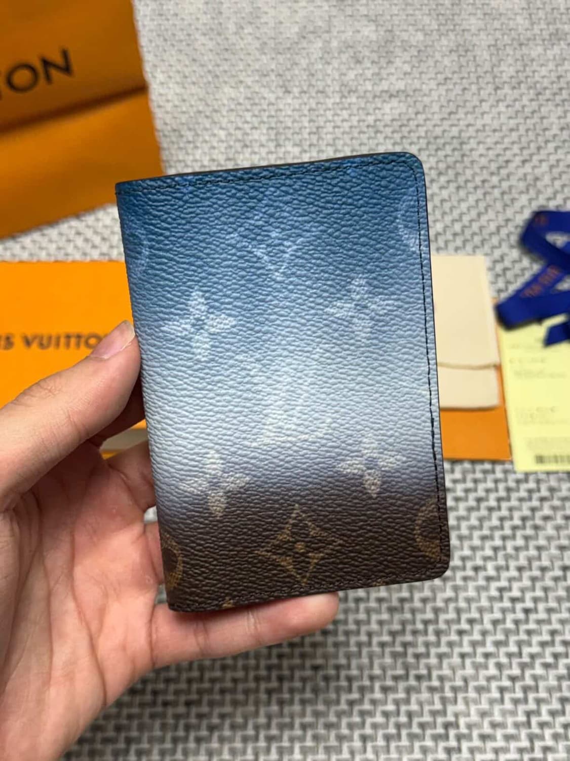 루이비통 모노그램 피그먼트 오거나이저 지갑 상품이미지1