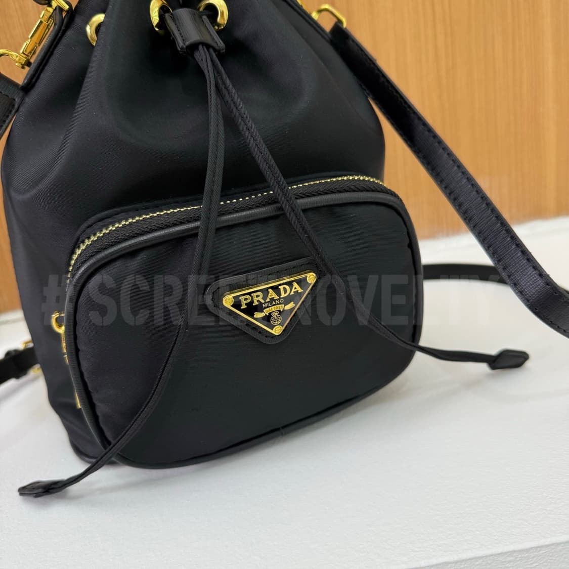 프라다 리나일론 버킷백 크로스백 블랙 상품이미지2