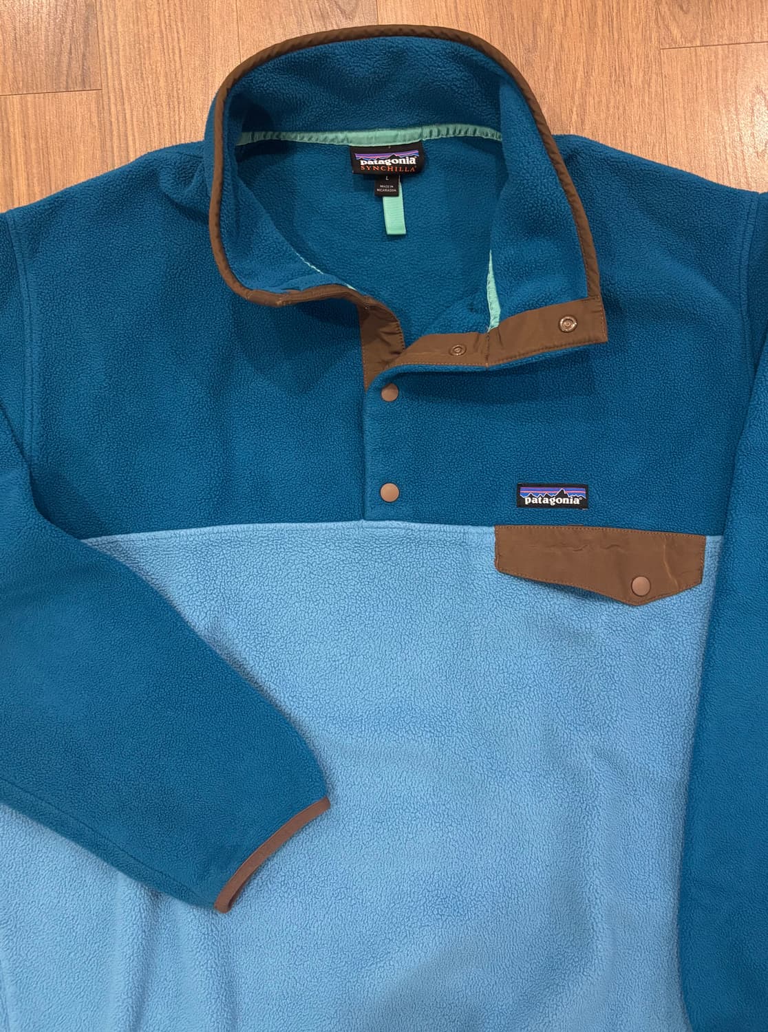 파타고니아 신칠라 트레비스 스캇 착용모델  L사이즈 판매합니다. 상품이미지1