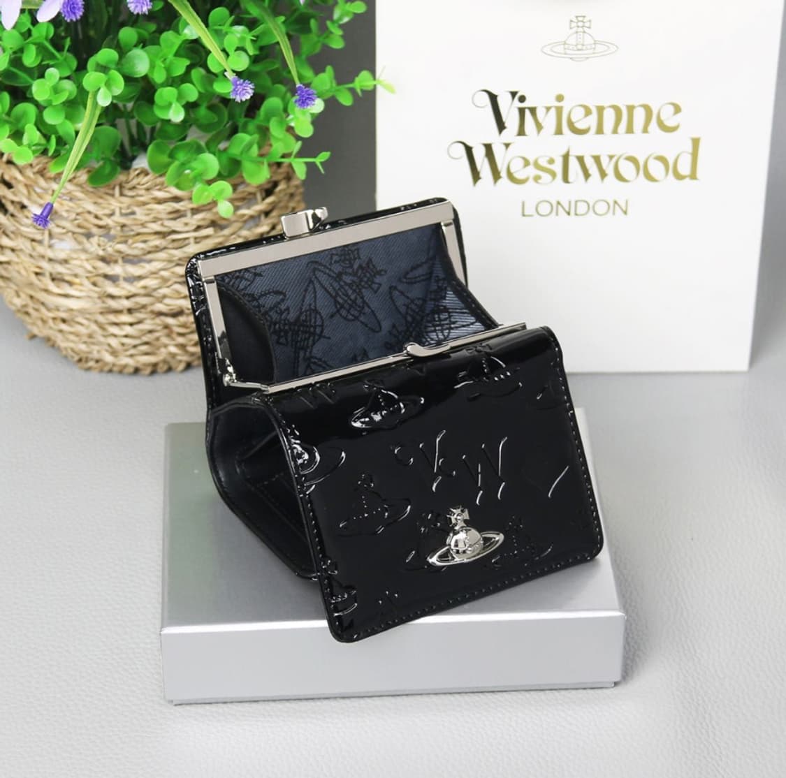 비비안웨스트우드 아카이브 은장 orb 유광 블랙레더 하프월렛 반지갑 상품이미지3