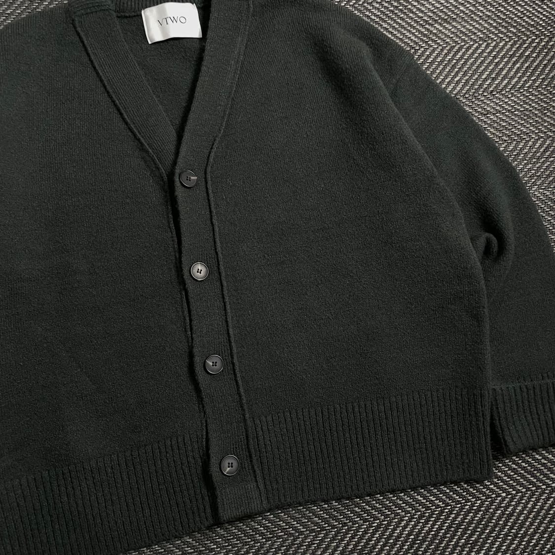 VTWO 미니멀 박시핏 울 가디건 챠콜y 4337 상품이미지4